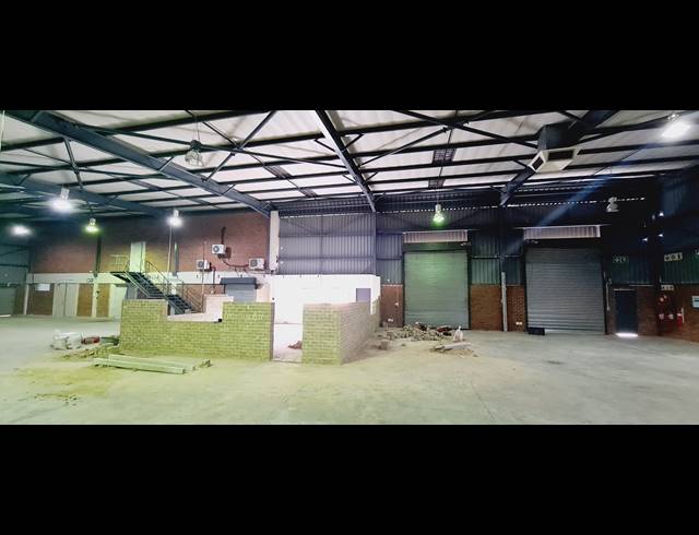 1,907.53M² WAREHOUSE TO LET IN OLIVEDALE